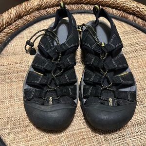 Keen water shoes- 9.5